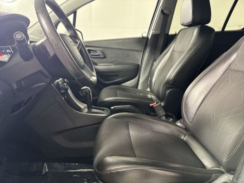 Used 2017 Chevrolet Trax LT w/ Driver Confidence Package image 4