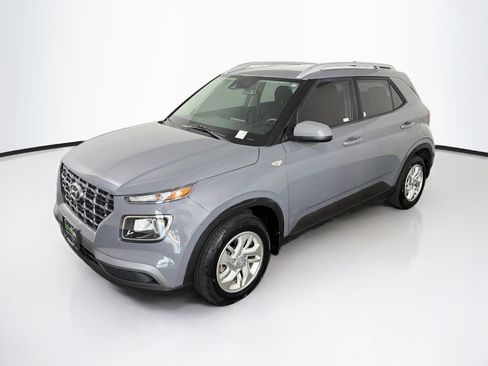 Used 2020 Hyundai Venue SEL FWD image 3