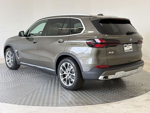 New 2026 BMW X5 xDrive50e w/ Premium Package AWD/4WD image 3