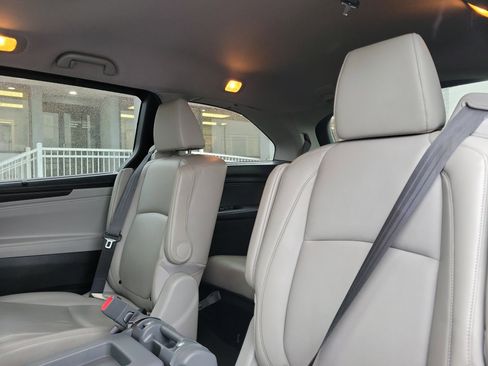 Used 2018 Honda Odyssey Touring image 12