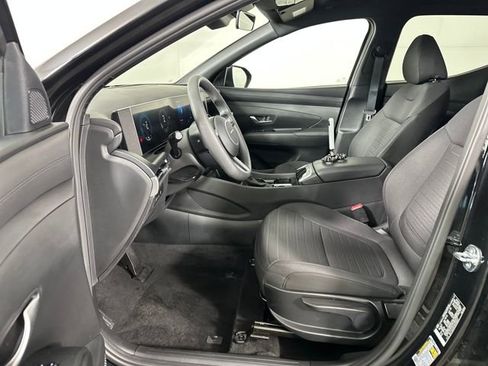 Certified 2025 Hyundai Santa Cruz SE image 11