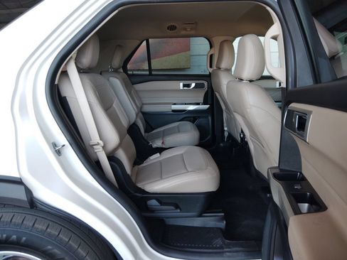 Used 2021 Ford Explorer XLT w/ Equipment Group 202A RWD image 15