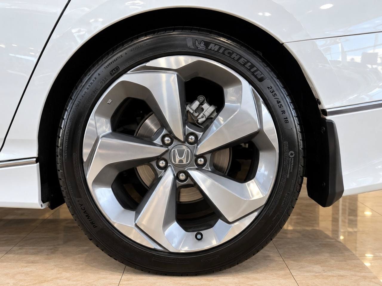 Used 2018 Honda Accord Touring image 11