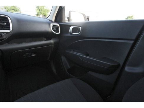 Used 2026 Hyundai Venue SE FWD image 12