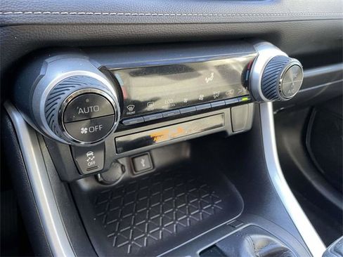 Used 2022 Toyota RAV4 XLE image 28