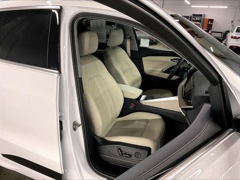 Certified 2025 Audi Q5 Premium w/ Convenience Package AWD/4WD image 10
