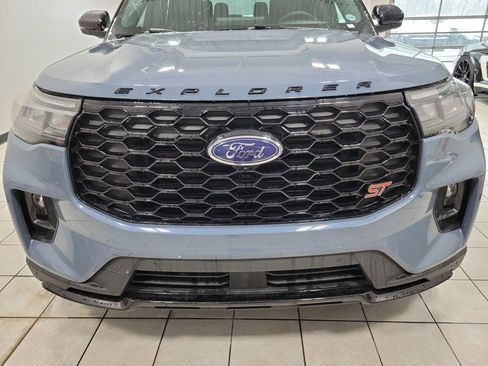 Used 2025 Ford Explorer ST image 33