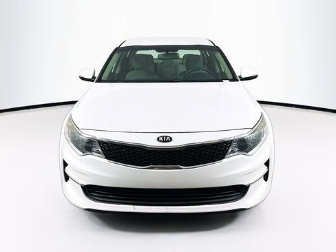 Used 2018 Kia Optima LX w/ 17" Alloy Wheels Package FWD image 2