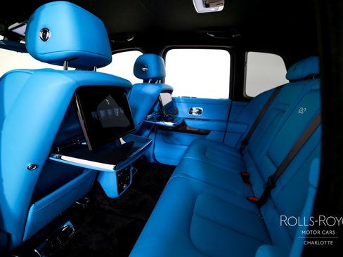 New 2026 Rolls-Royce Cullinan Black Badge image 20