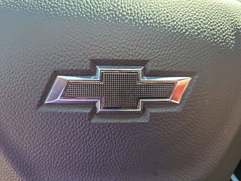 Used 2025 Chevrolet Trax RS w/ Sunroof Package FWD image 95