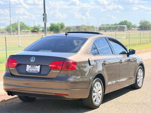 Used 2011 Volkswagen Jetta SE FWD image 5