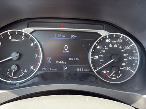 Used 2025 Nissan Altima 2.5 SV FWD image 11