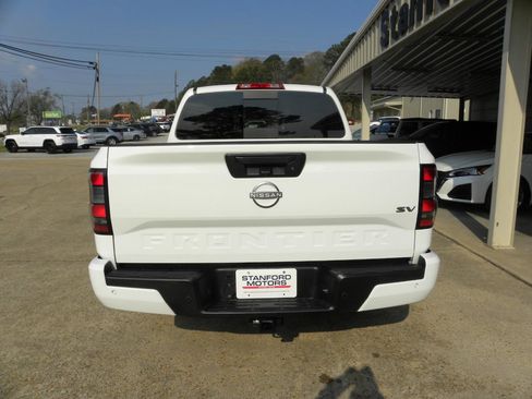 Used 2024 Nissan Frontier SV w/ SV Convenience Package RWD image 8