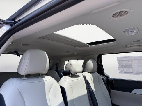 New 2026 Kia Carnival SX w/ SX Dark Edition Package image 18