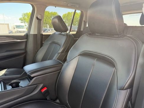 Used 2023 Jeep Grand Cherokee Limited w/ Luxury Tech Group II AWD/4WD image 19