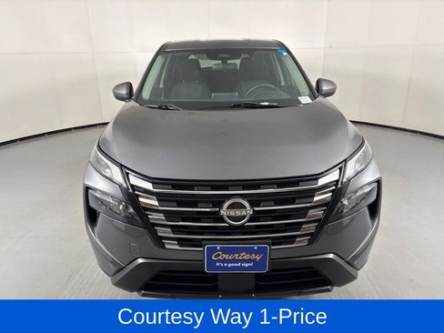 Used 2024 Nissan Rogue SV AWD/4WD image 4