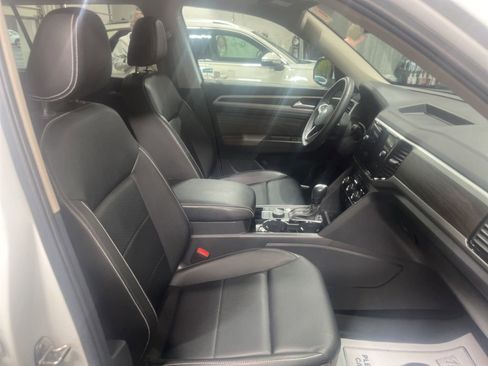 Used 2023 Volkswagen Atlas SE w/ Panoramic Sunroof Package AWD/4WD image 12