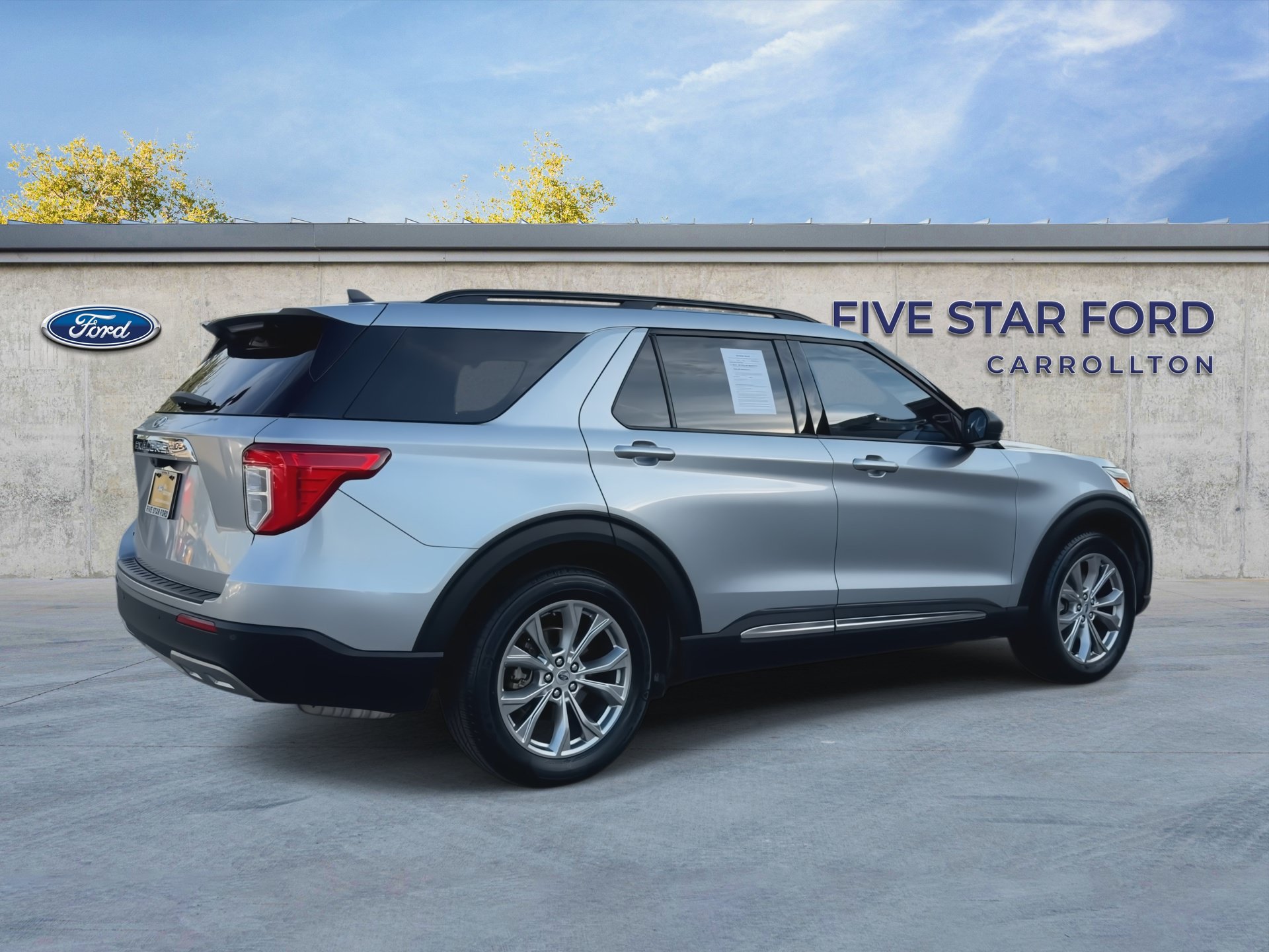 Certified 2021 Ford Explorer XLT w/ Equipment Group 202A RWD image 8