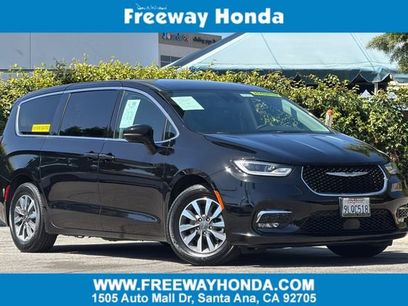 Used 2024 Chrysler Pacifica Limited