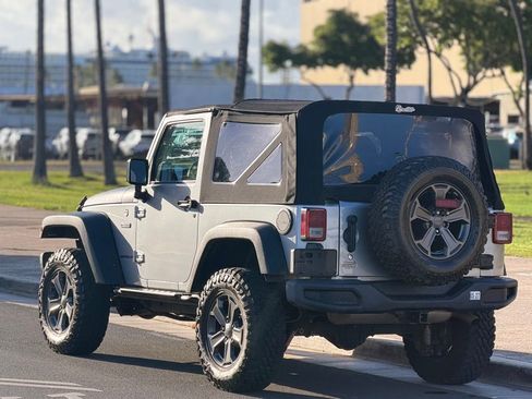 Used 2017 Jeep Wrangler Rubicon AWD/4WD image 3