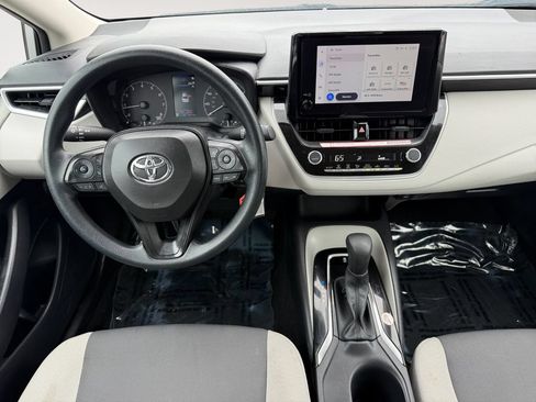 Used 2025 Toyota Corolla LE FWD image 10