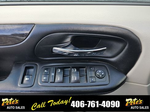 Used 2018 Dodge Grand Caravan SE w/ UConnect Hands-Free Group image 20