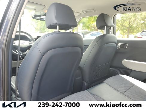 Used 2023 Hyundai Venue Limited w/ Cargo Package image 11