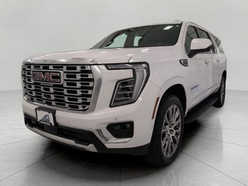 Used 2025 GMC Yukon XL Denali AWD/4WD image 12