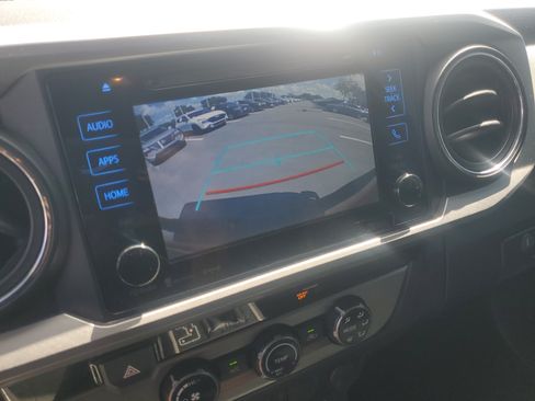 Used 2017 Toyota Tacoma SR5 w/ Tow Package RWD image 21