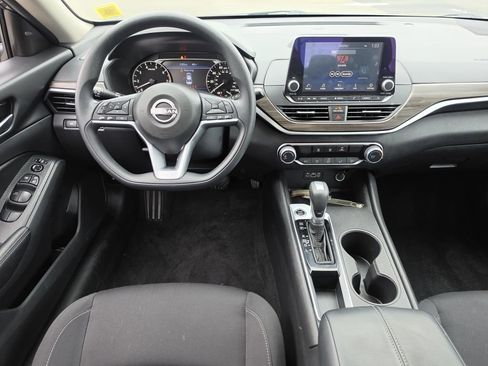 Certified 2025 Nissan Altima 2.5 SV FWD image 14
