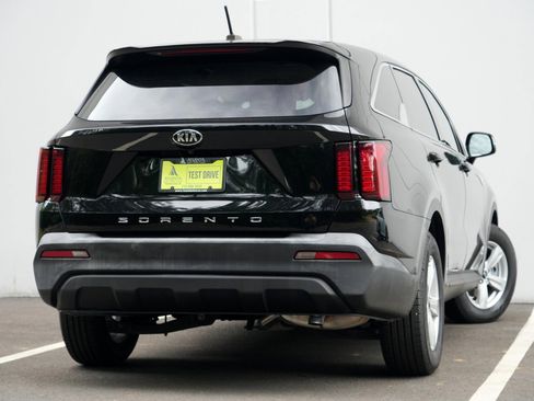 Used 2021 Kia Sorento LX FWD image 4