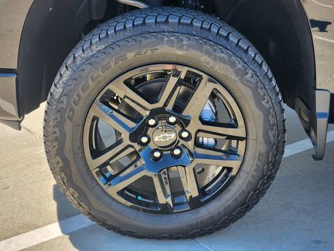 New 2026 Chevrolet Silverado 1500 Custom Trail Boss w/ LPO, Dark Essentials Package image 9