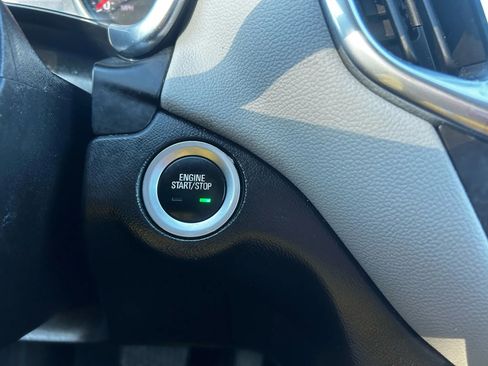 Used 2022 Chevrolet Equinox LT w/ Driver Convenience Package image 14