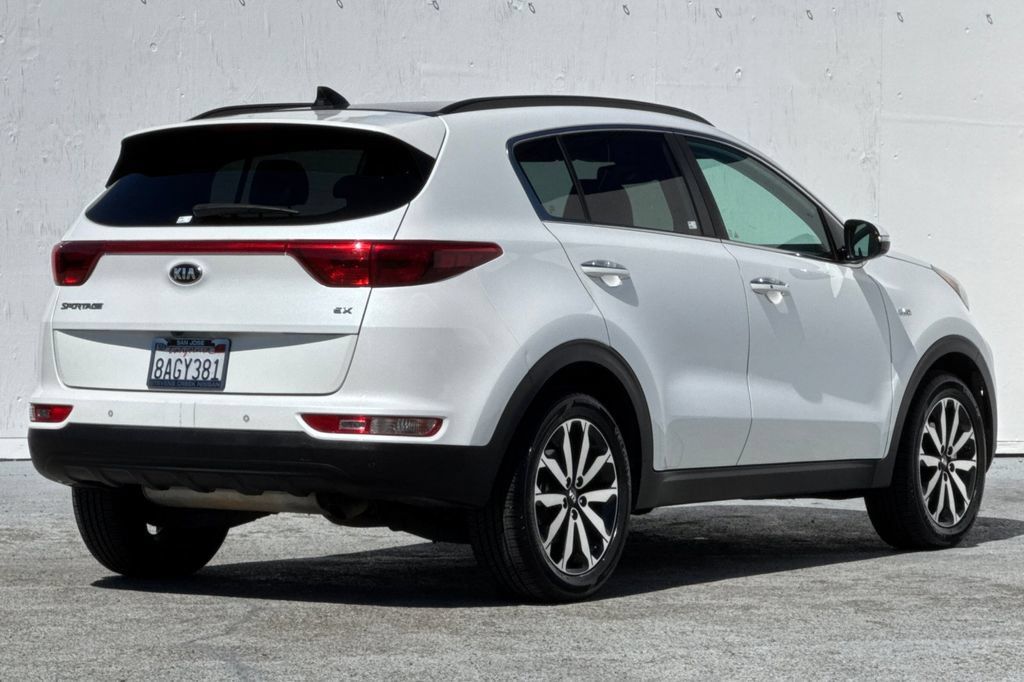 Used 2018 Kia Sportage EX w/ Option Group 040 AWD/4WD image 3