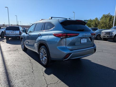 Used 2022 Toyota Highlander Platinum AWD/4WD image 5