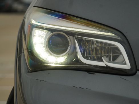 Used 2015 INFINITI QX80 4WD image 2