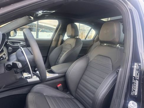 Used 2025 Alfa Romeo Giulia AWD image 13