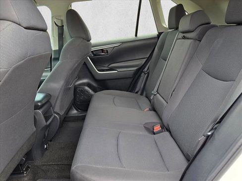 Used 2019 Toyota RAV4 LE FWD image 16