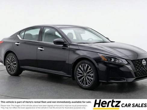 Used 2025 Nissan Altima 2.5 SV FWD image 1