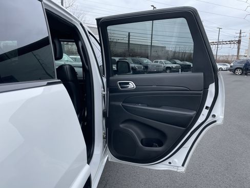 Used 2020 Jeep Grand Cherokee Altitude image 17