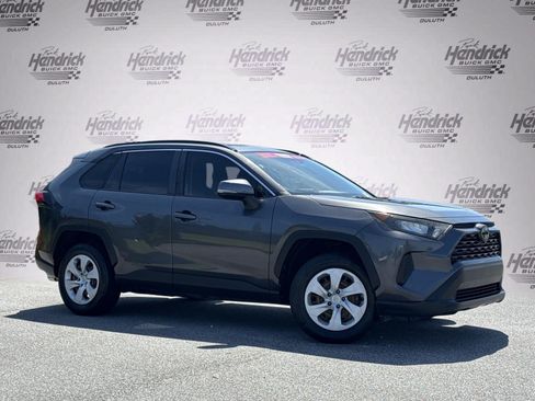 Used 2019 Toyota RAV4 LE FWD image 2