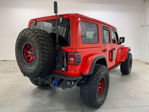 Used 2024 Jeep Wrangler Unlimited Rubicon AWD/4WD image 8