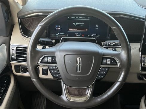 Used 2022 Lincoln Navigator Reserve image 13