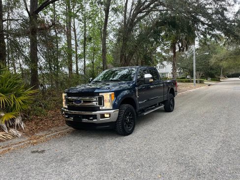 Used 2017 Ford F250 XLT w/ XLT Premium Package image 8