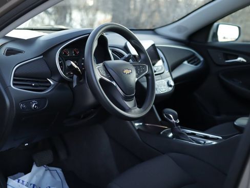Used 2025 Chevrolet Malibu LT FWD image 9