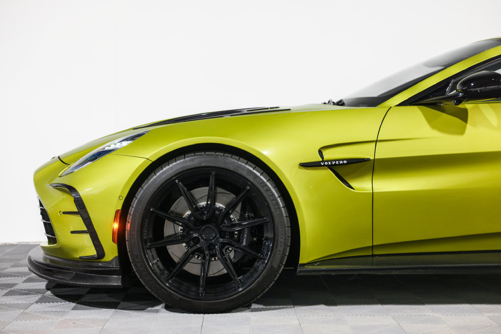 Used 2025 Aston Martin V8 Vantage Coupe RWD image 13