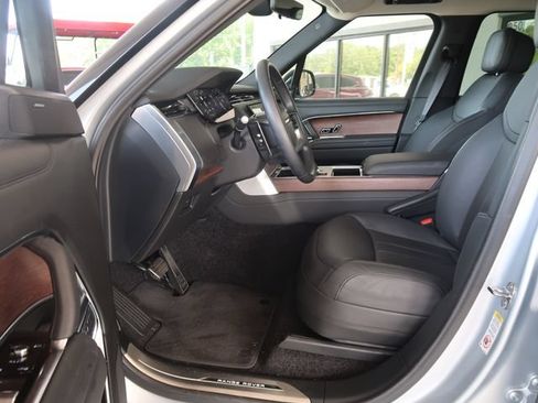 Used 2025 Land Rover Range Rover SE AWD/4WD image 13