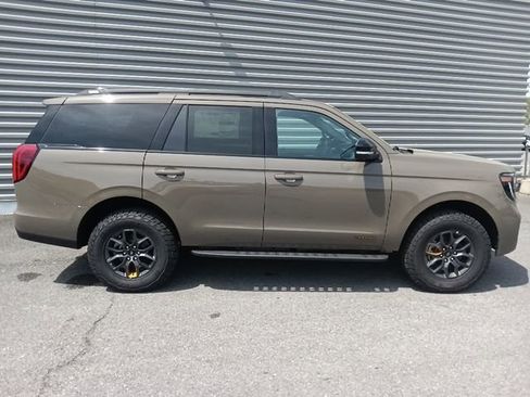 New 2026 Ford Expedition Tremor image 2
