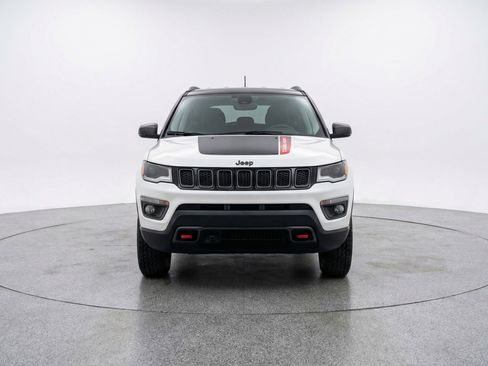 Used 2025 Jeep Compass Trailhawk image 2