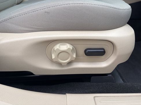 Used 2018 Ford Taurus SE image 37